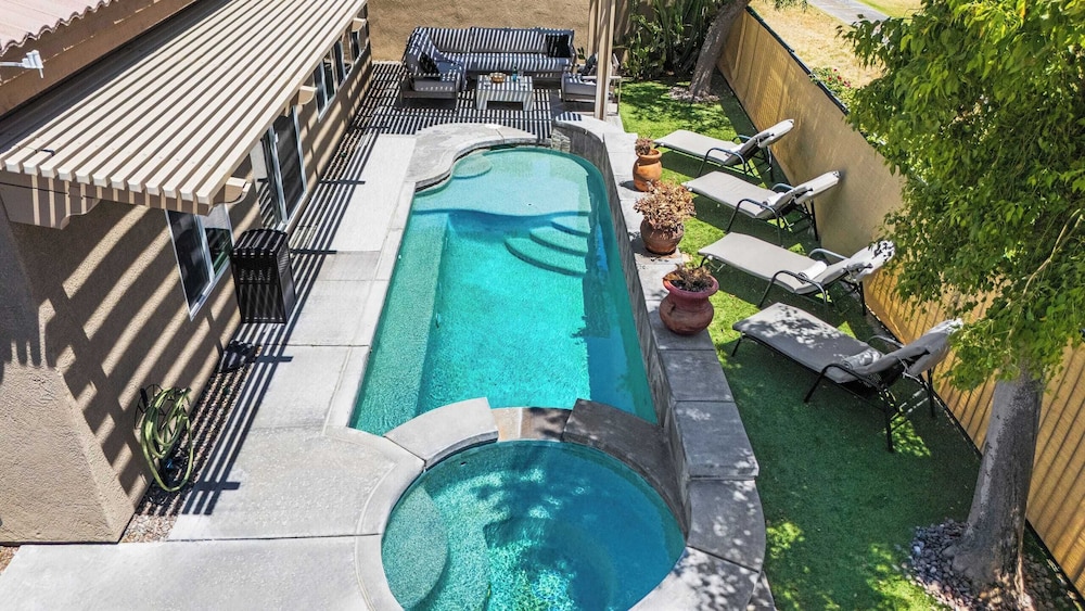 Designer Desert Oasis w/ Pool, Hot Tub, Outdoor Lounge The Riley by Avantstay