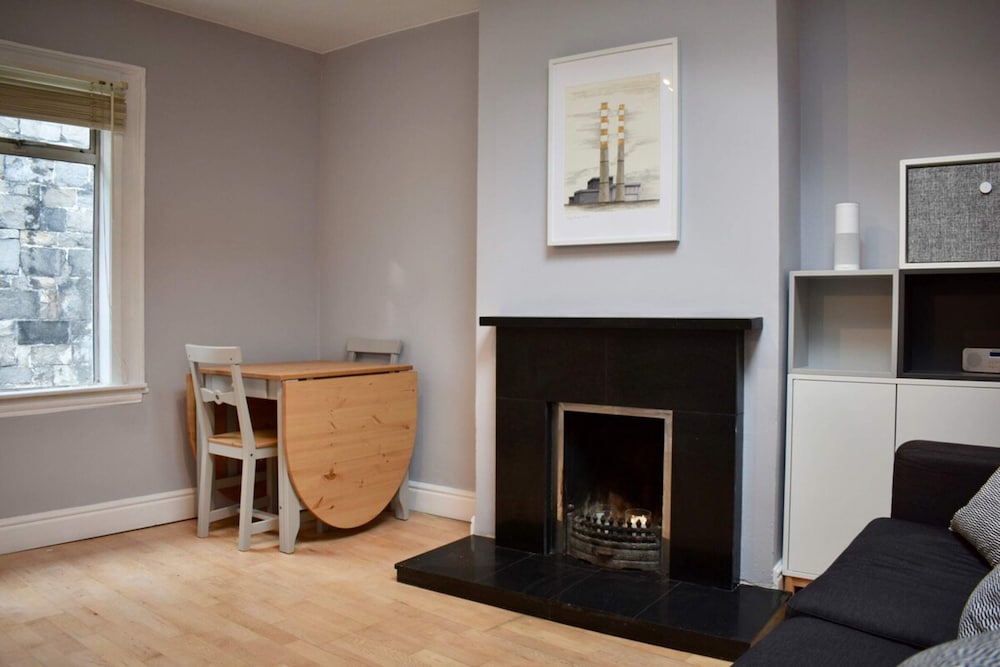 Charming 2 Bedroom Cottage in Central Location
