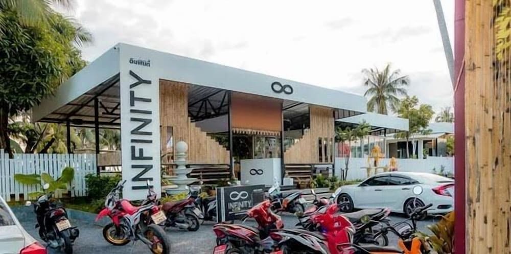 INFINITY Beach Club - Hostel