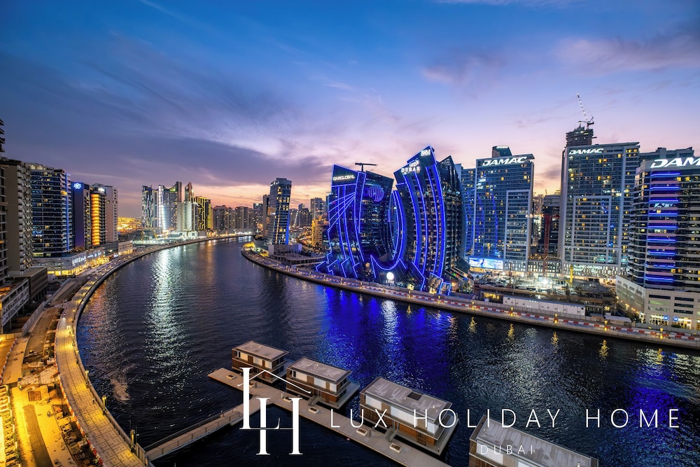 LUX 15 Northside Burj Khalifa View Suite