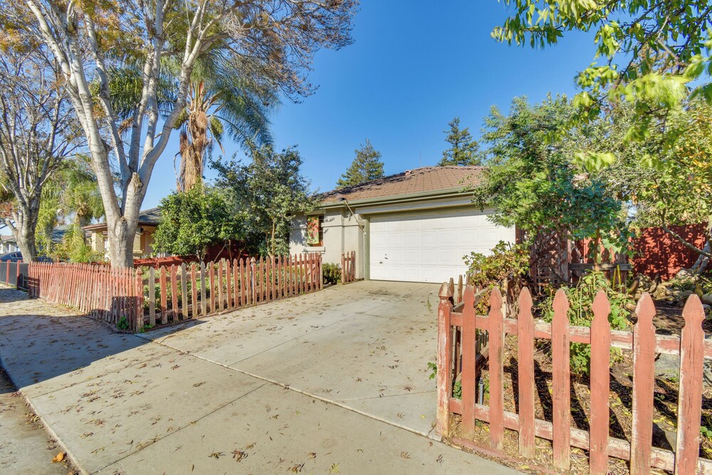 4 Mi to San Joaquin River: Peaceful Patterson Home