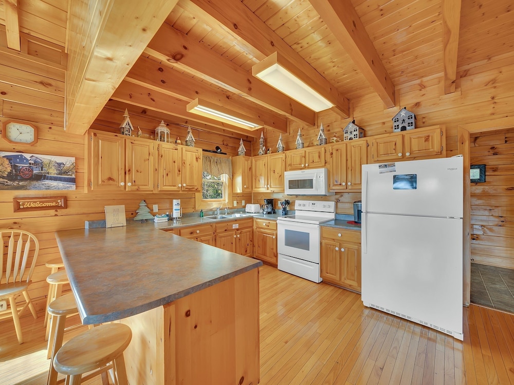 Ern860 - Cozy Bear Overlook 4 Bedroom Cabin