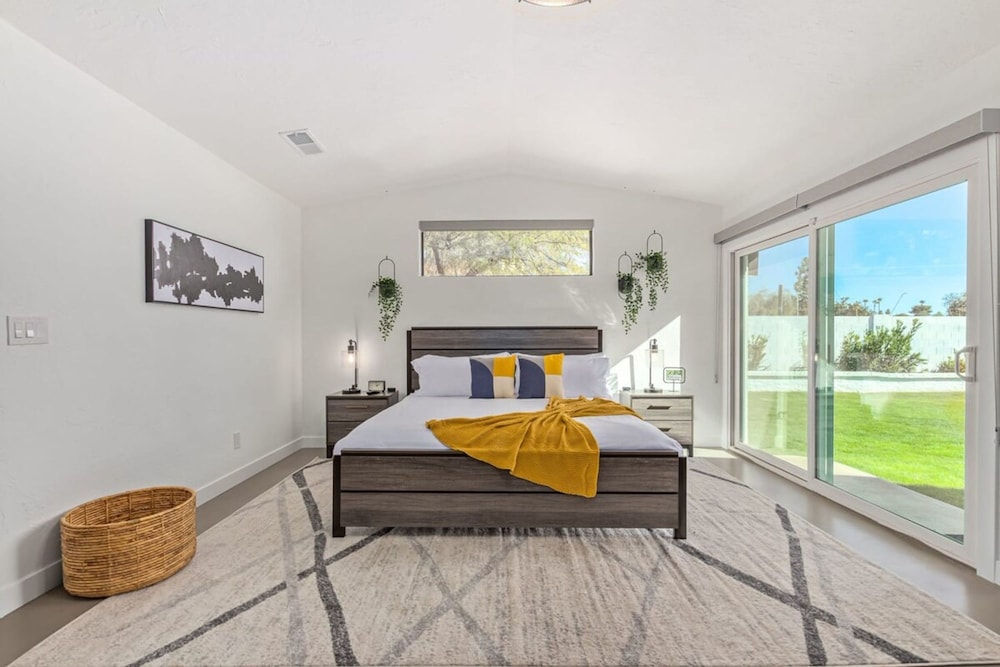 5BR Resort-style Oasis 2 Primary s Cabana Gameroom