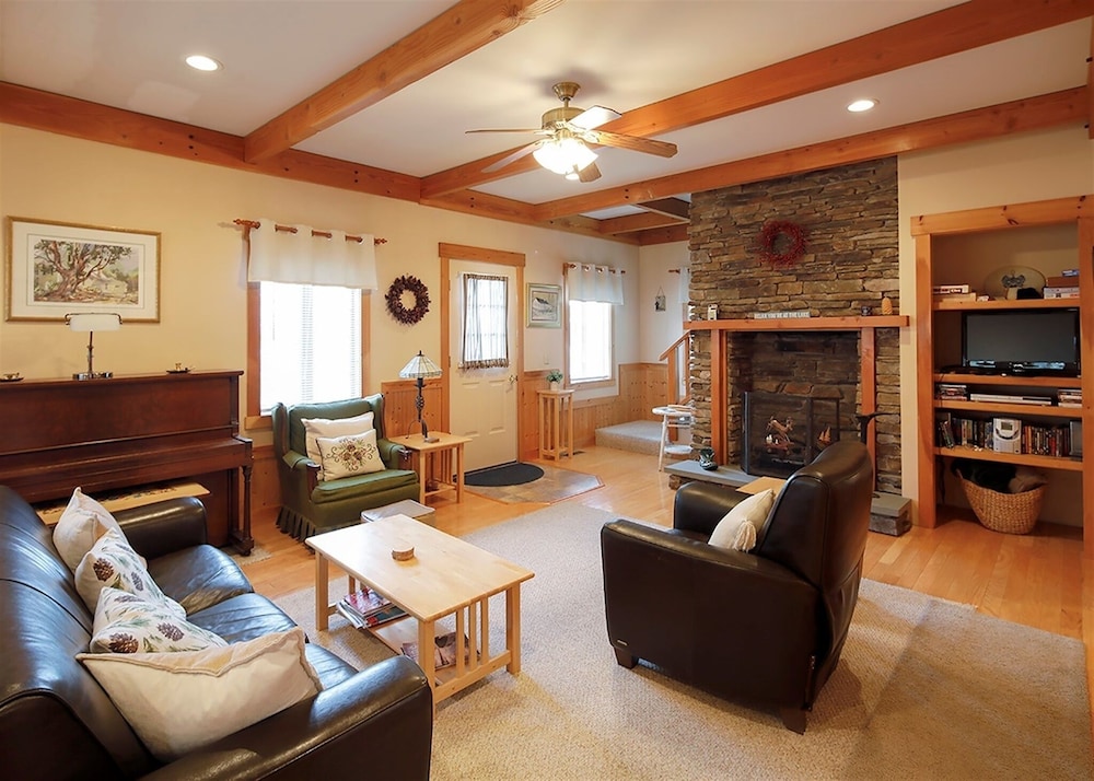 Cozy Cove Cottage Limit 6 3 Bedroom Cottage by RedAwning view 5