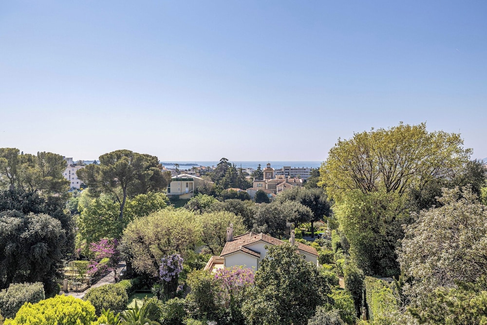 Modern Flat With sea View - AC- 2br- 4P - Cannes