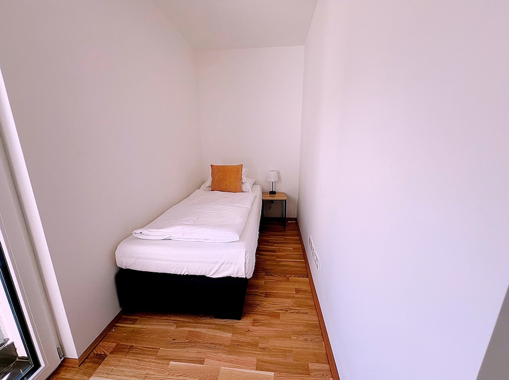 Apartments next to Public Transport GG13