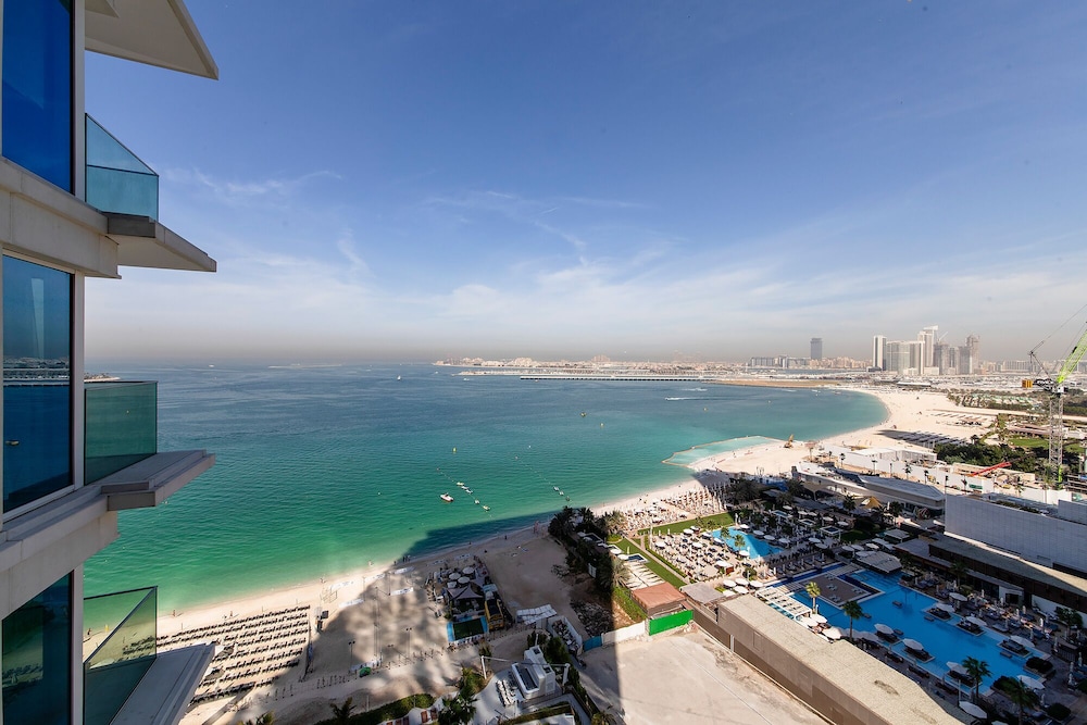 Luxury 2BR at La Vie with sea view