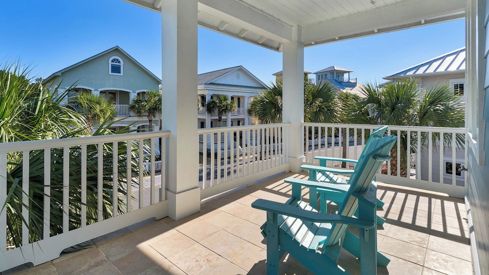 Lakefront Haven in Carillon Beach