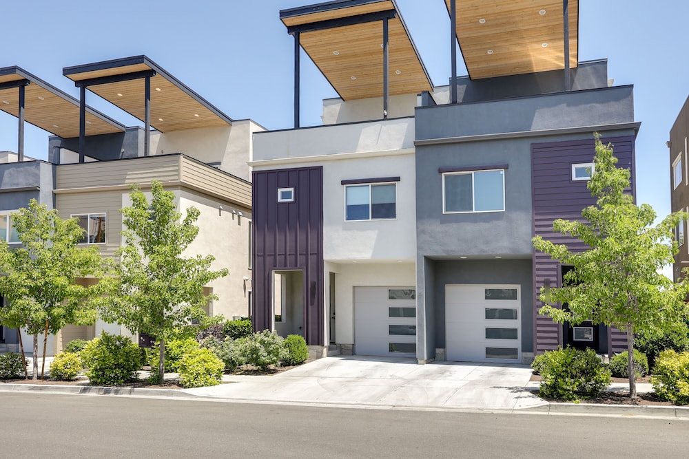 Reno Vacations - Midtown Reno Vacation Rental < 2 Mi to Downtown! - Property Image 3
