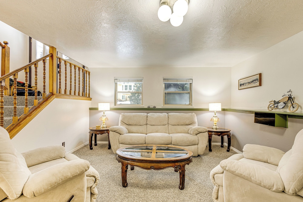 Fenced Yard, Patio: Family-friendly Pocatello Home