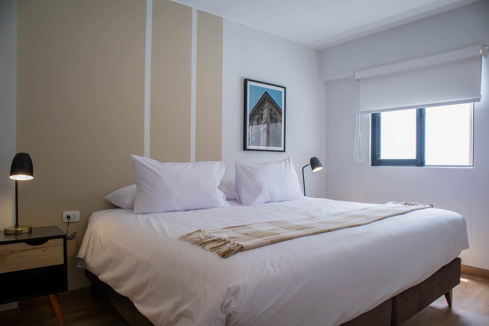 Beautiful 2BR With Fantastic Pool in Miraflores