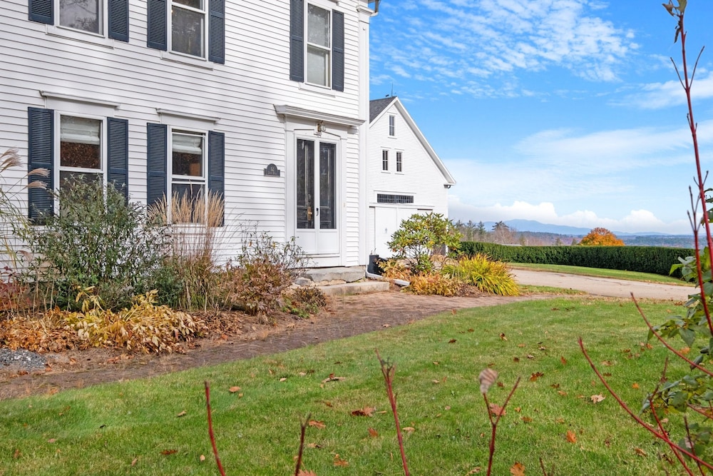 Cozy Stay w Fireplace Near Gunstock Laconia