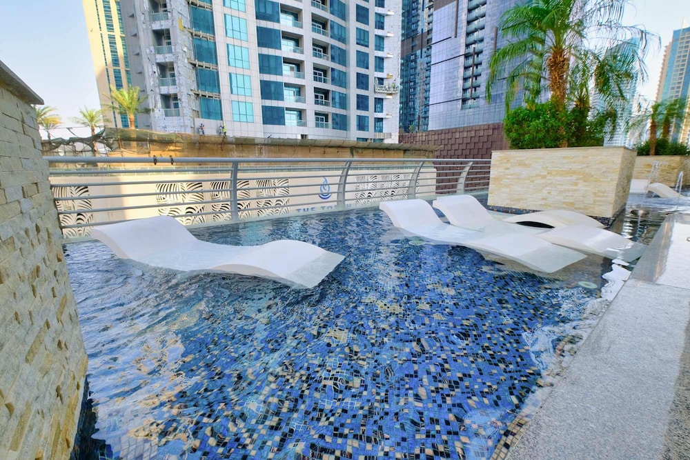 Luxurious 2-bedroom Apartment Perfect for Families in Dubai Marina