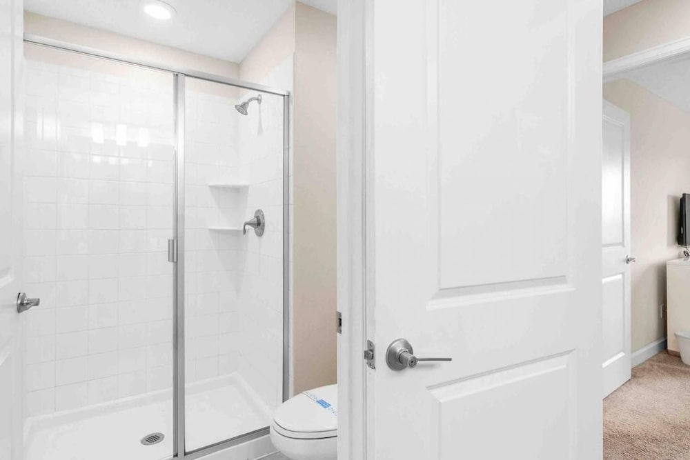 Super Dope- FUN Electric Home W Pool Amenities