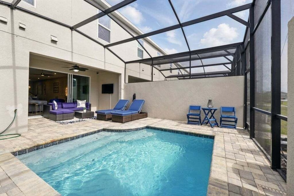 Beautiful Chic Radiance Home With Pool 5 Bedroom Townhouse