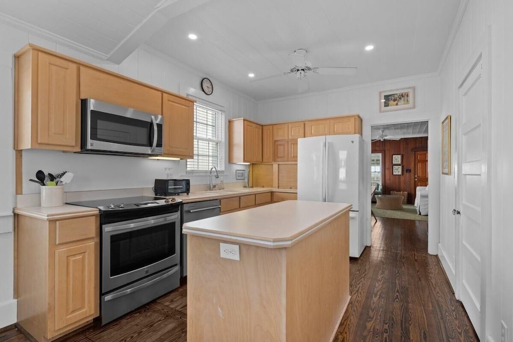 Sunset Shores 5 Bedroom Home