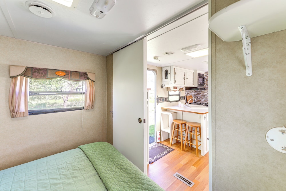 Sierra Nevada Mtn Views: Gardnerville Getaway