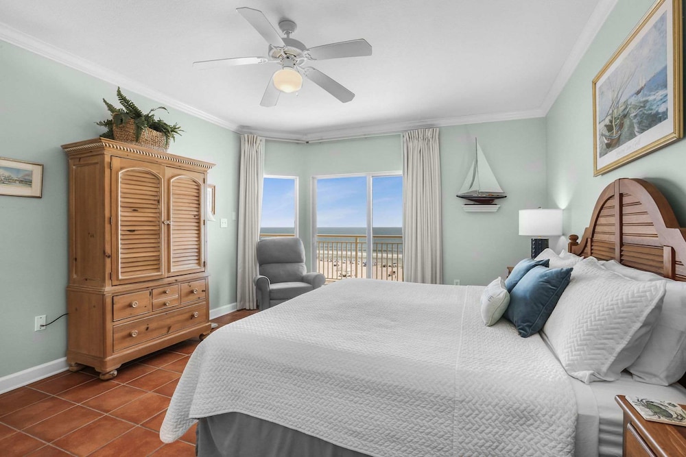 Admirals Quarters 508- Luxury Beachfront Condo 3 Bedrooms 3 Baths 5th Floor