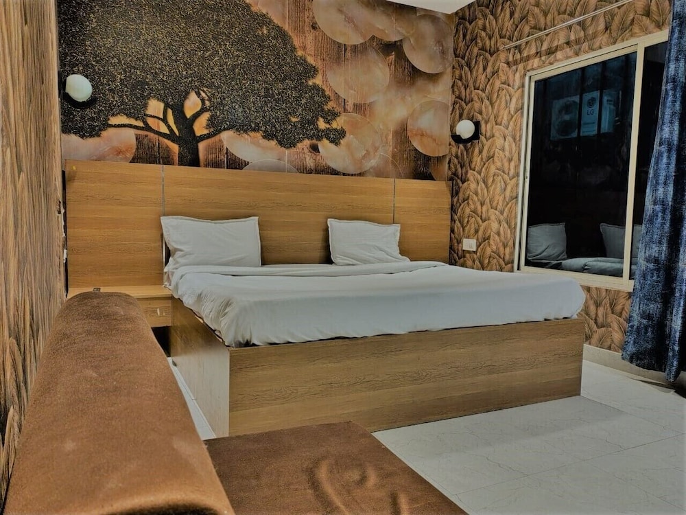 THE ROYAL CARGO RESORT