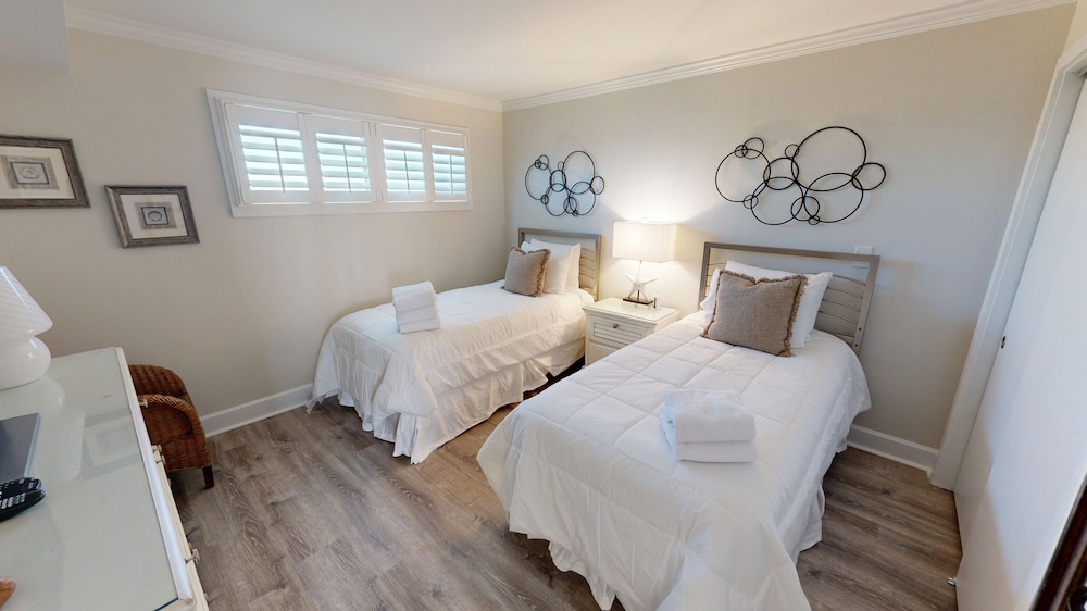 Islander 603 2 Bedroom Condo