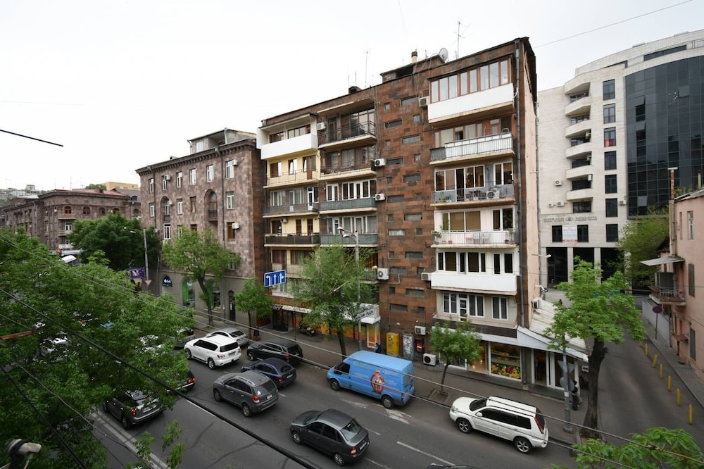 Apartment on Nalbandyan street