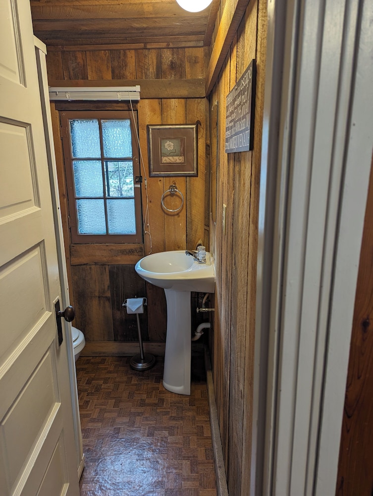 Ponderosa Pines Inn and Cabins
