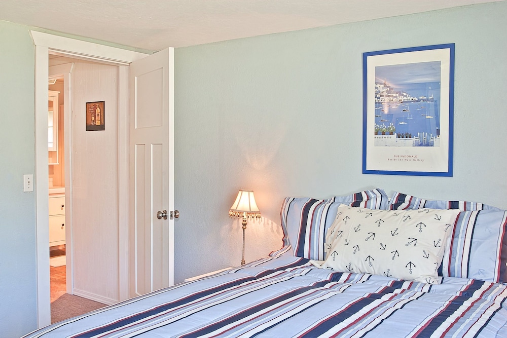 Ten Pines Cottage in Hoquiam