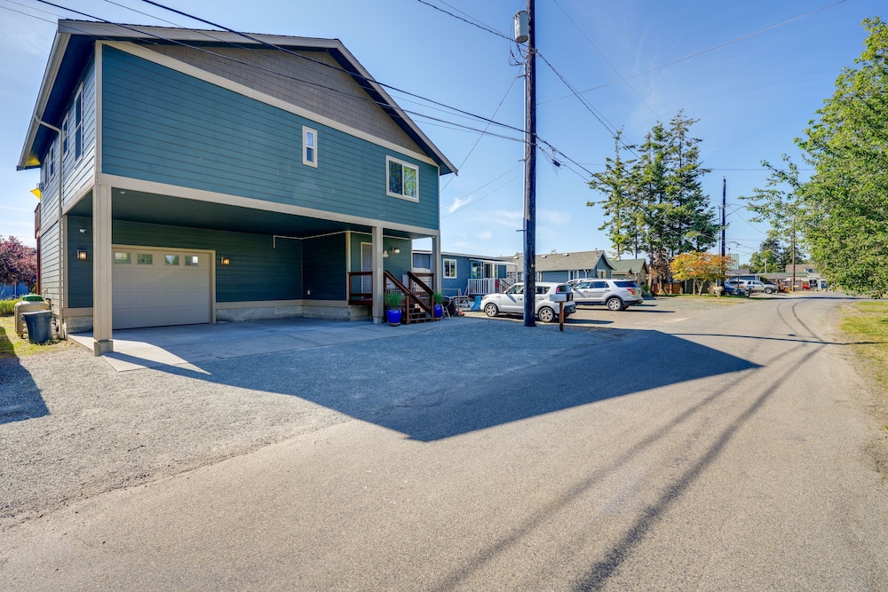 Waterfront Birch Bay Rental - Walk to Beach!