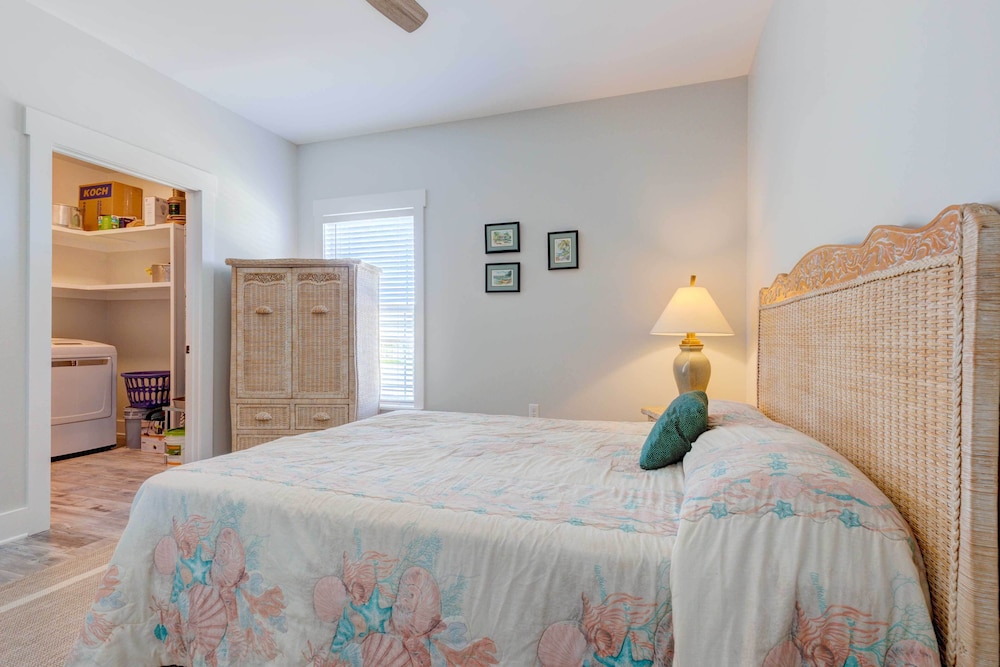 Bayfront Dauphin Island Home w/ Beach Access! view 3