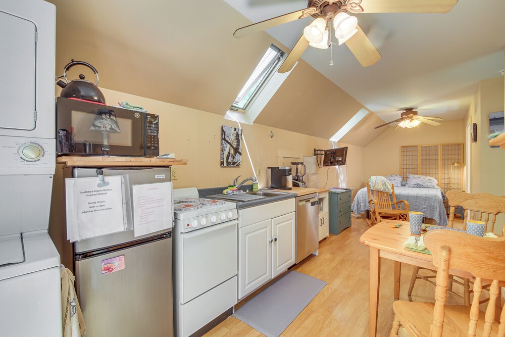 Cozy Boothbay Studio w/ Patio ~ 5 Mi to Harbor!