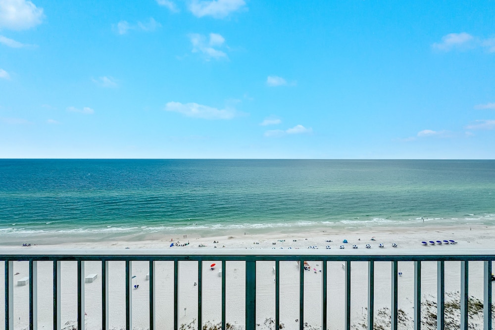 Lighthouse Condos by Hosteeva