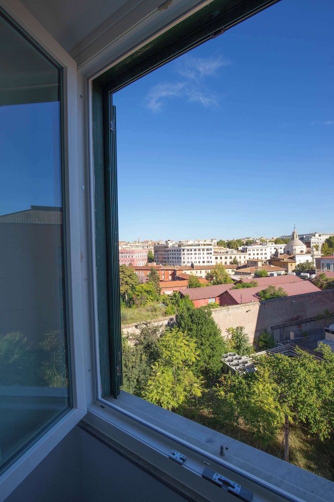 Colosseum Holidays - Luxury 3 Bedroom Apartment