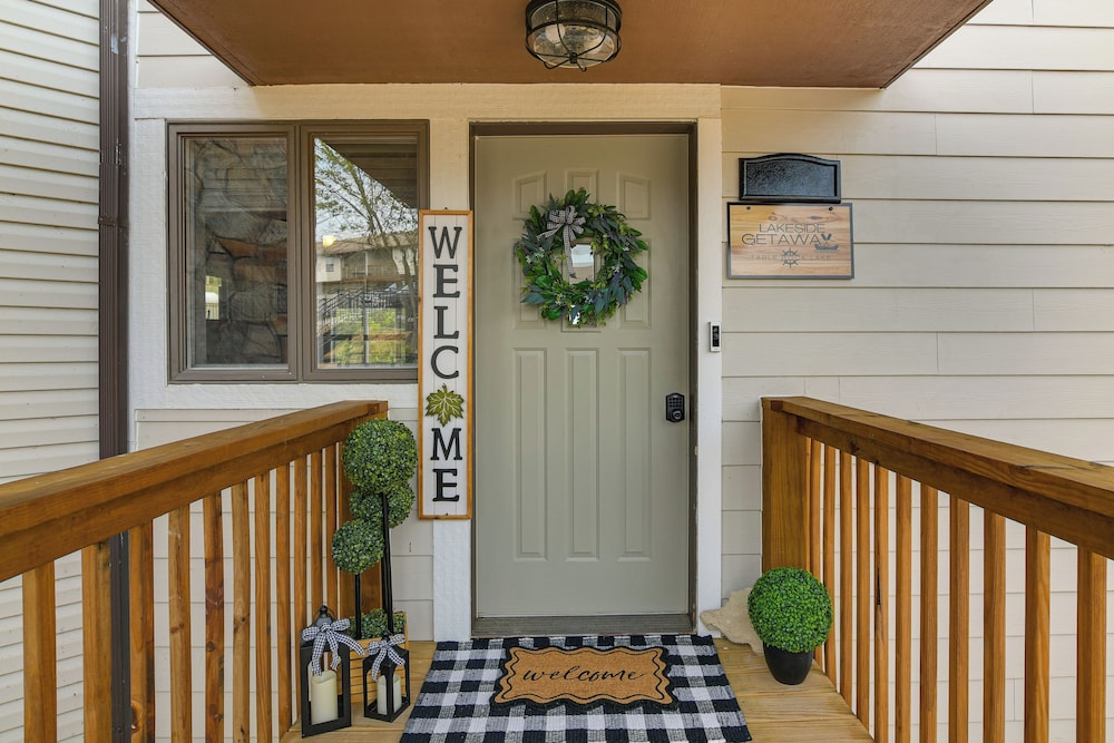 Table Rock Lake Retreat: Steps to Water & Pools!