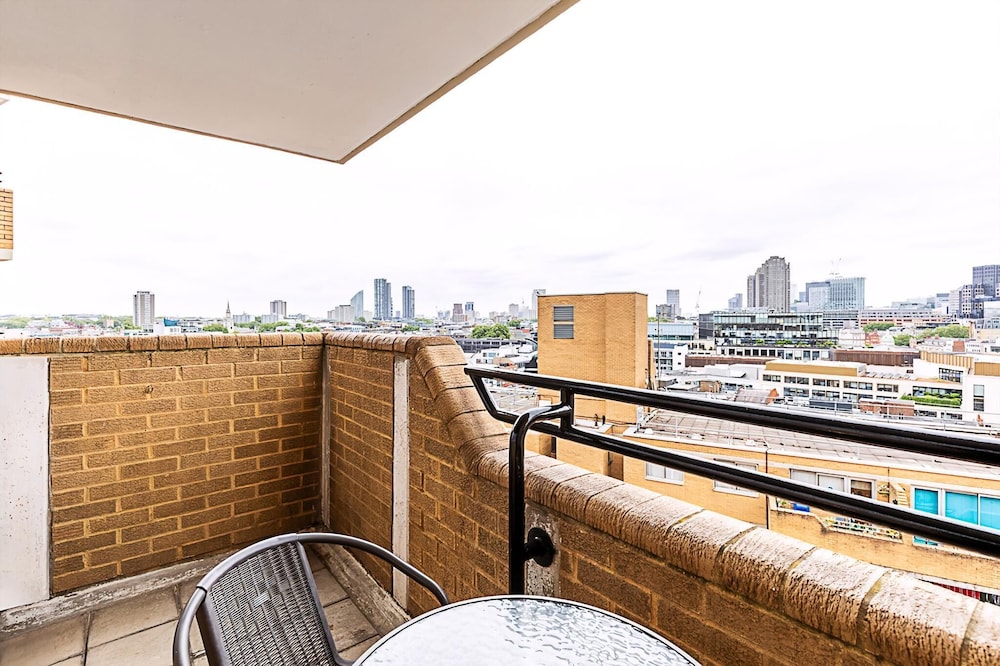 Chancery Lane Gem w/ Balcony and Lift