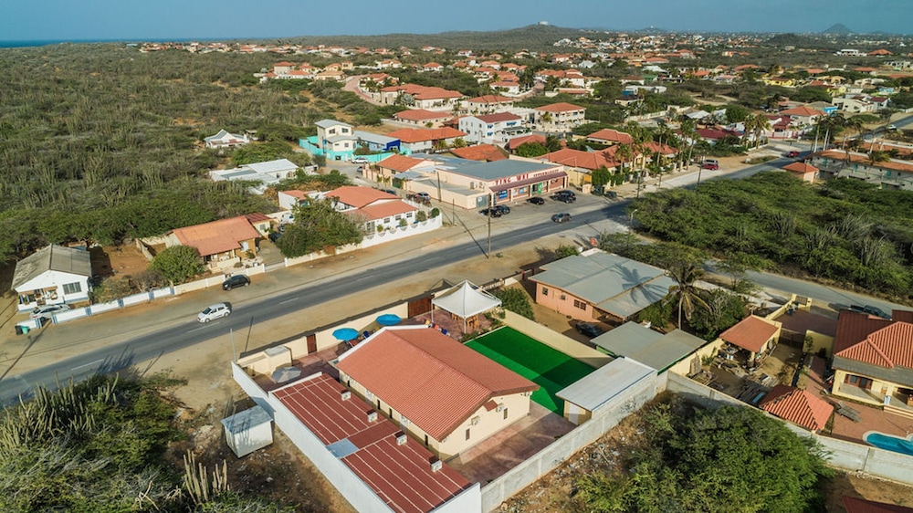2 Queen Studio w Pool BBQ Hotwater Close 2 Beach