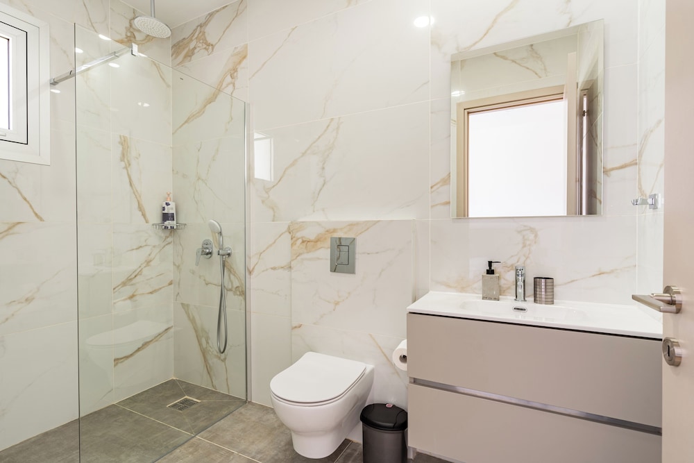 YAMAS Urban Living Platinum 77 Apartments