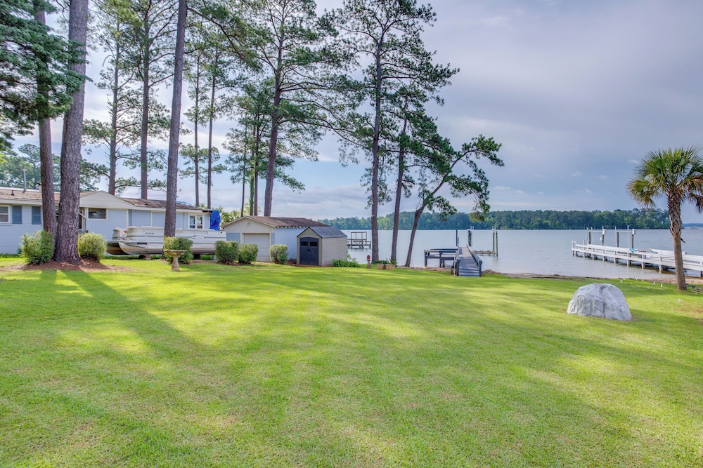 Deck & Views: Lake Murray Escape in Chapin!