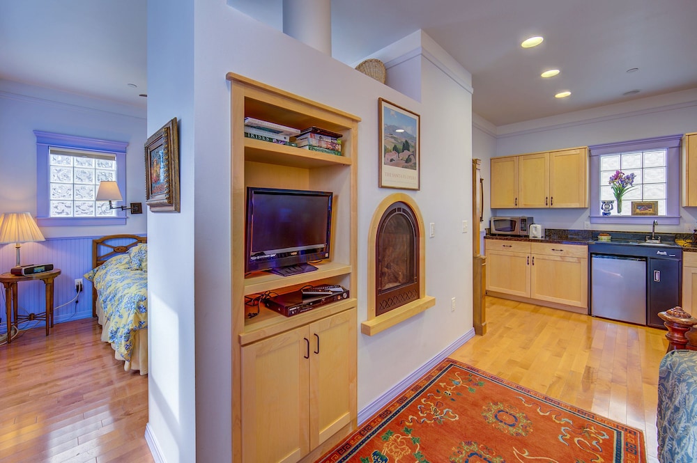 Ashland Vacations - Carlisle Garden Suites - Property Image 43