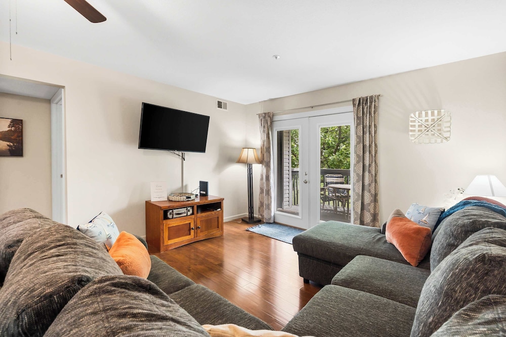 Ron's Retreat Stay for 6 With Resort Amenities