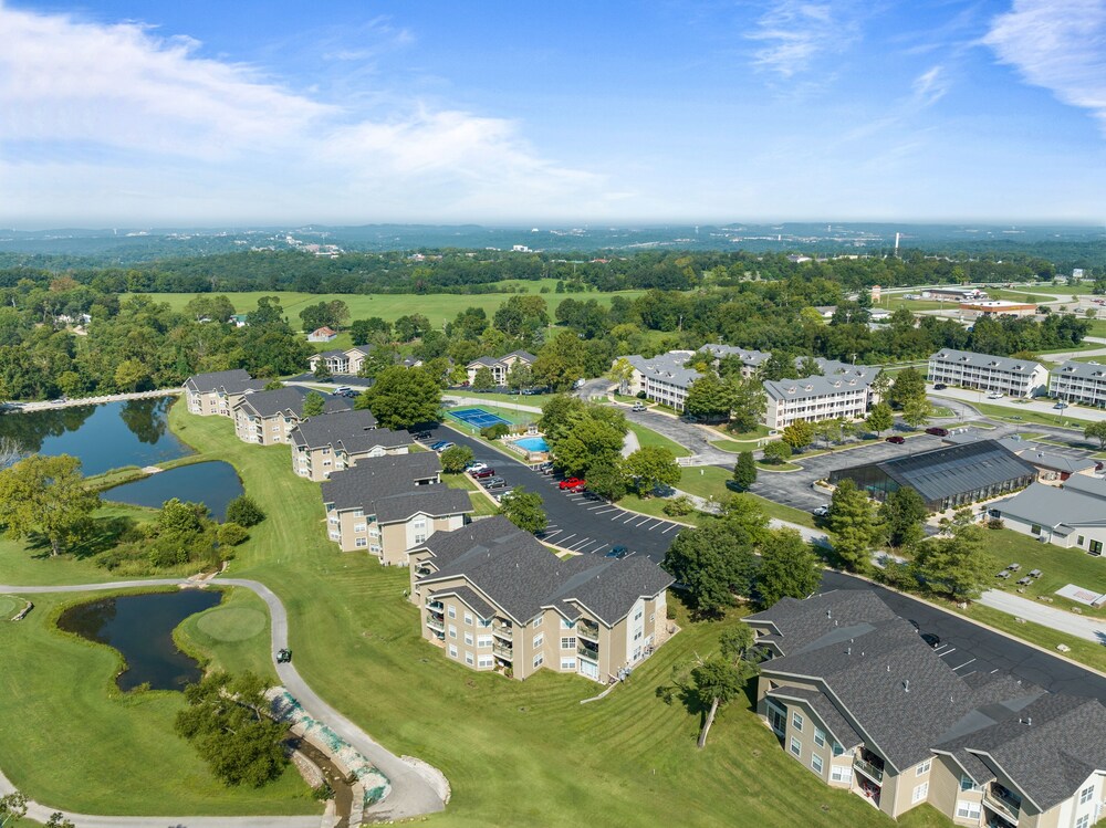 Take A Holiday 2 Bedroom Condo by RedAwning