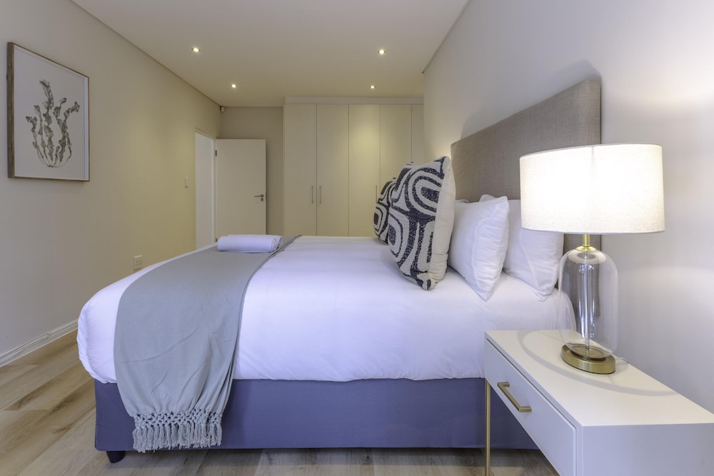Newly Renovated 3 bed Apartment With Splashpool - 2283
