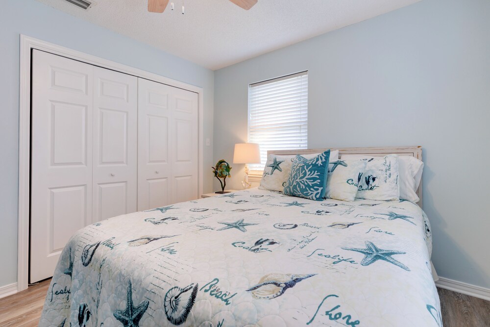 1 Block to Gulf: Dauphin Island Retreat w/ Views