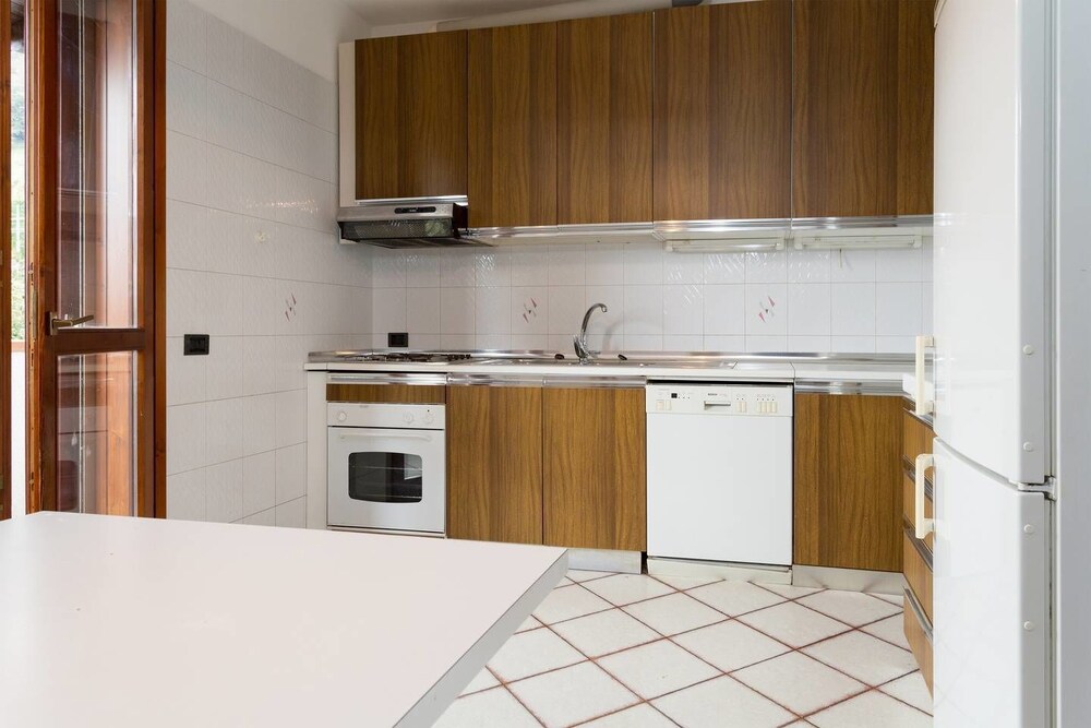 Lake Maggiore Villa With Beach Access, Near Village Centre, Wifi, BBQ view 4