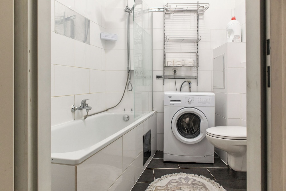 Charming 2BR Apt in Prime Location