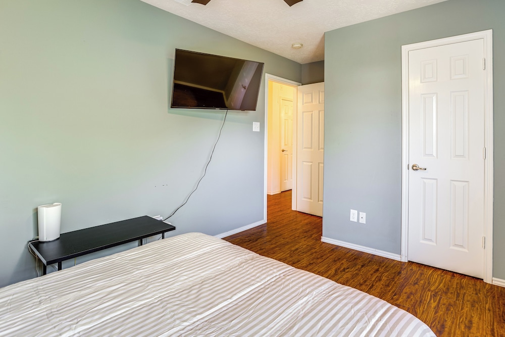 Fish & Hike: Pet-friendly Humble Home w/ Yard