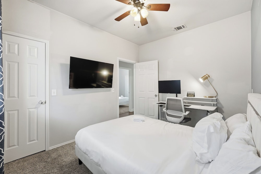 Lux Cozy 5B2B Home for Families