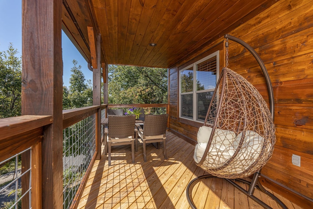 Lux Cabin Mtn Views Flat Parking Dog Friendly