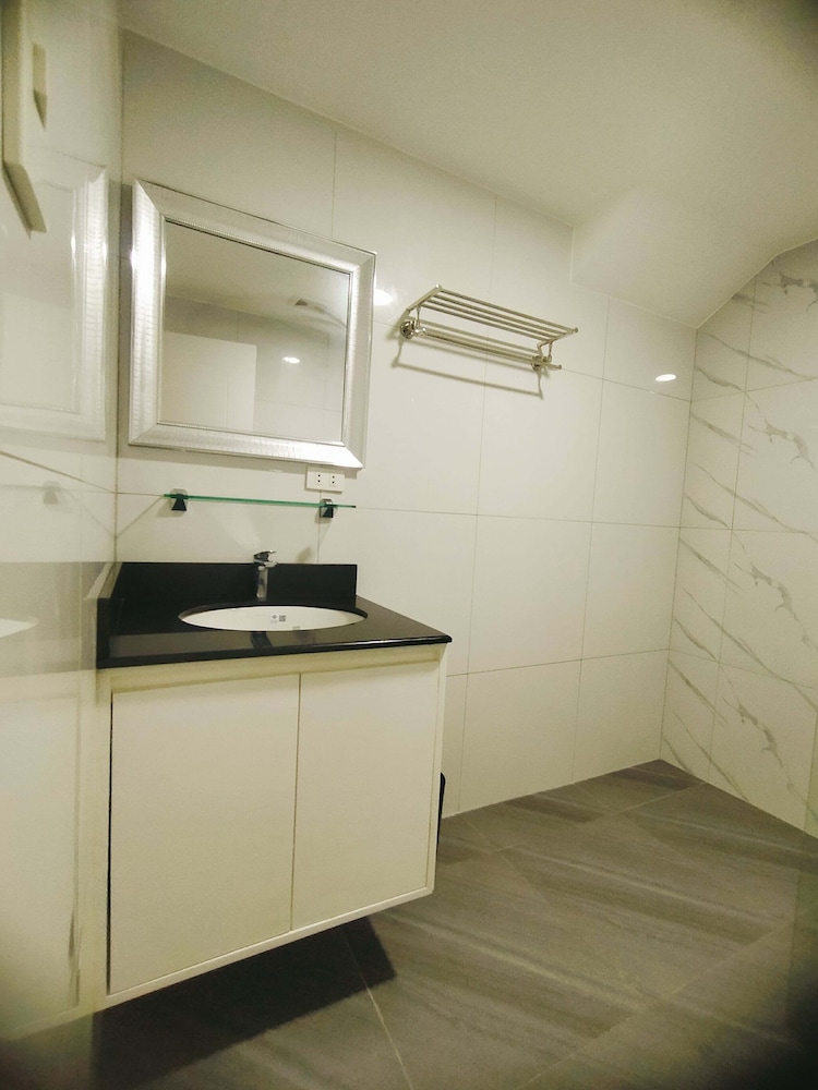 Kandi Suites 2BR with private Jacuzzi