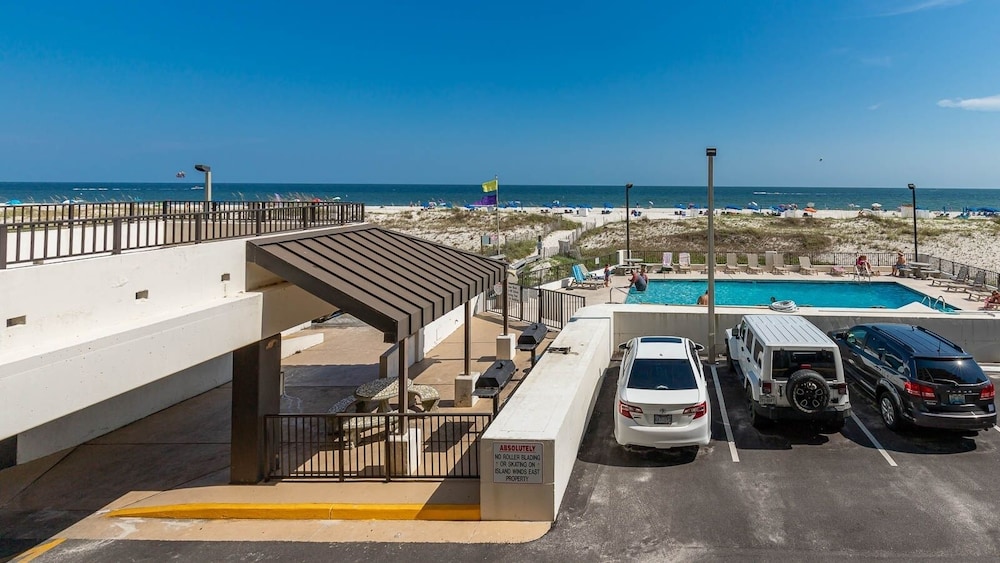 Island Winds East 107 2 Bedroom Condo by Redawning