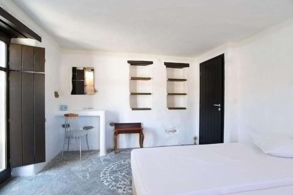 Aspro Paros Villa for 6-7